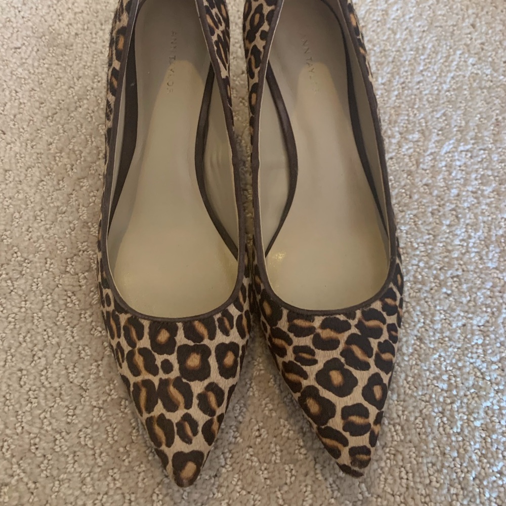 Dyed calf-skin kitten heels